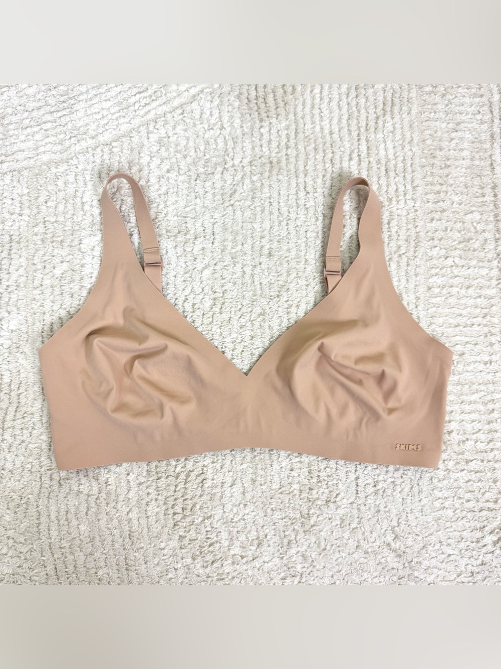 SKIMS Fits Everyone Plunge Triangle Bralette Wireless Seamless Sand Nude Large